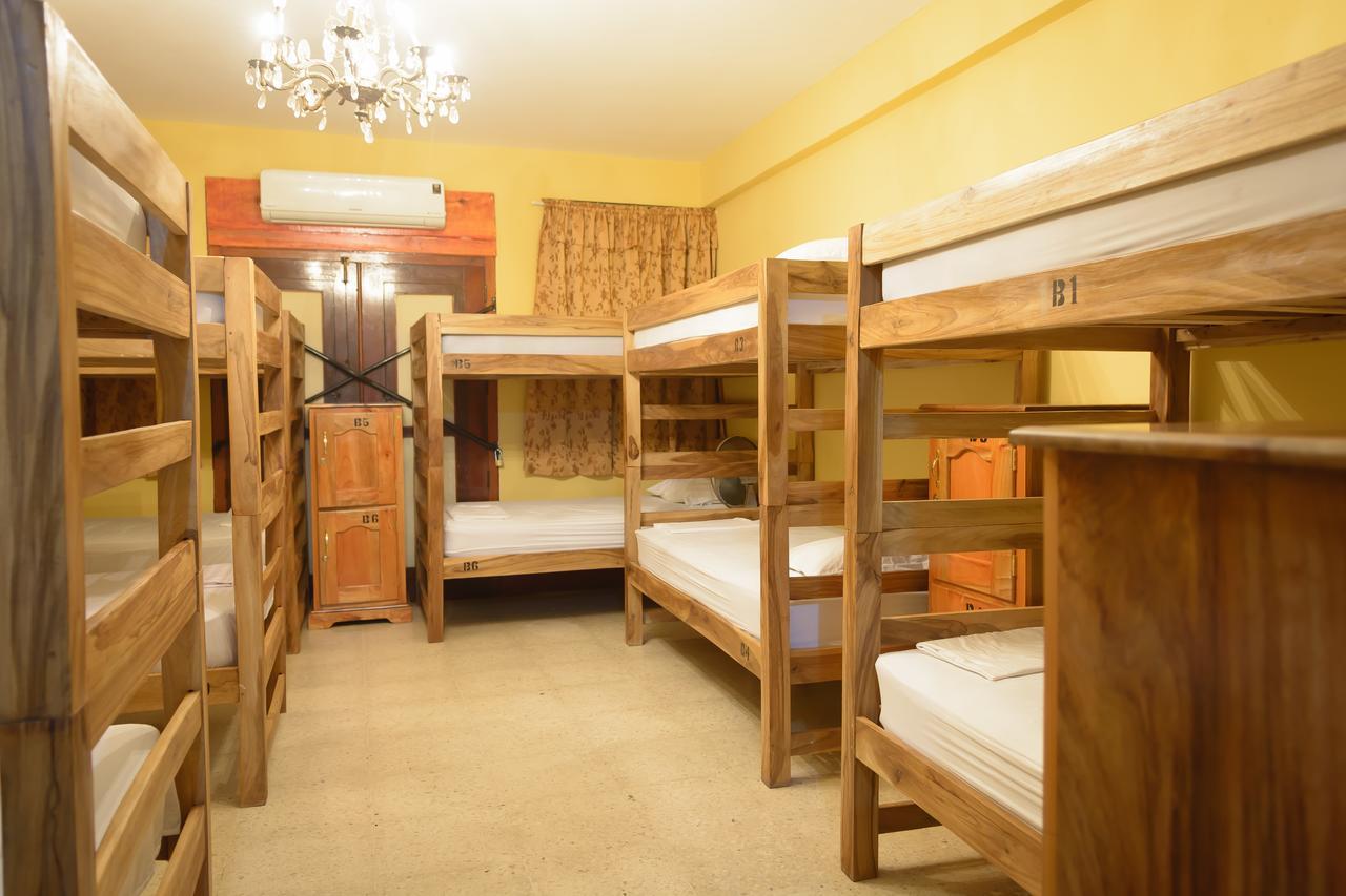 Hostal Fachente León Extérieur photo
